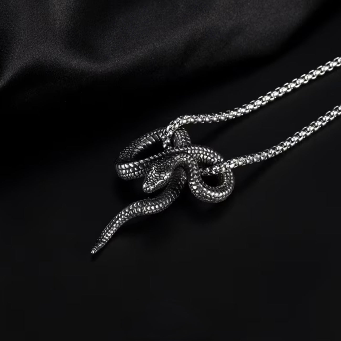 SNAKE NECKLACE