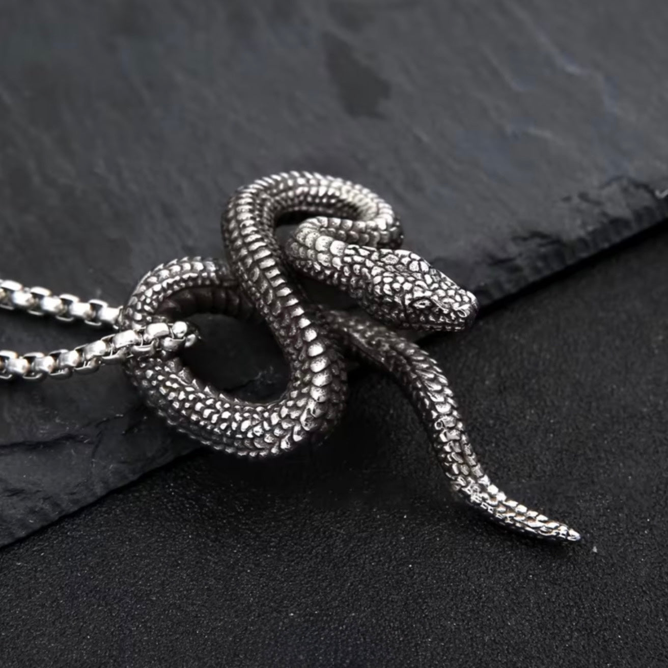 SNAKE NECKLACE