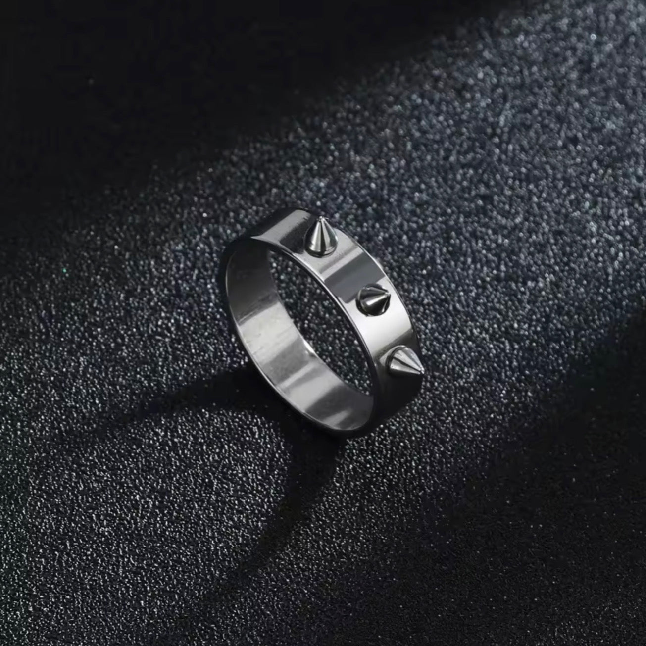 SPIKES RING