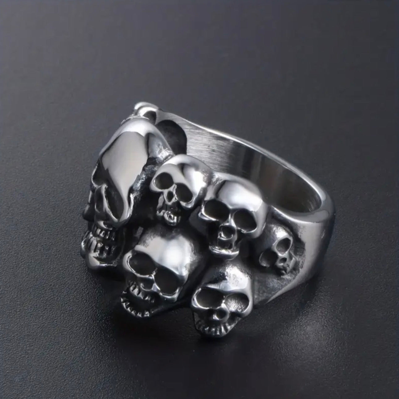 SKULLS RING