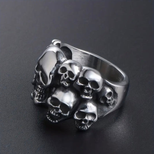 SKULLS RING