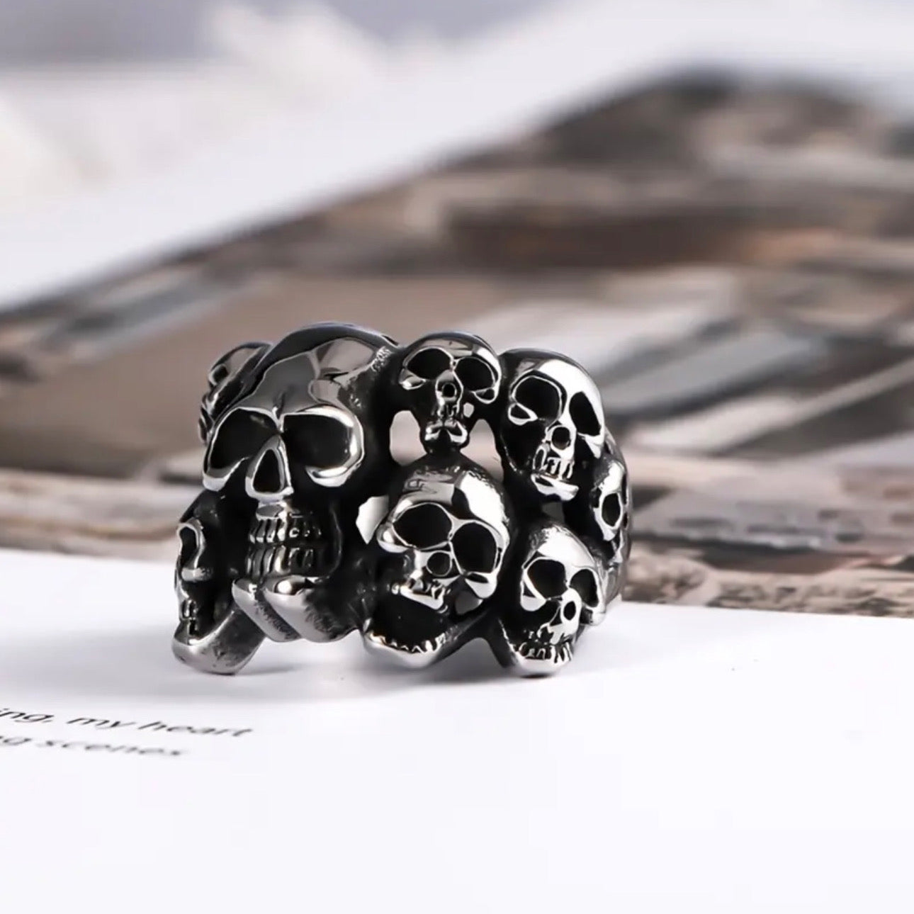 SKULLS RING