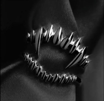 FANGS RING