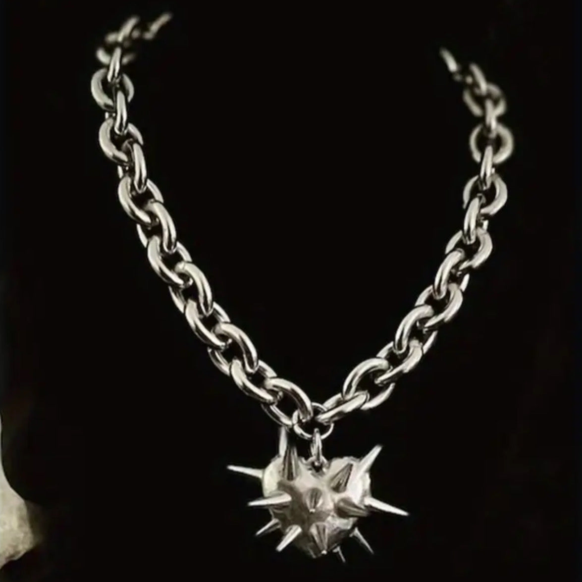 SPIKES HEART NECKLACE